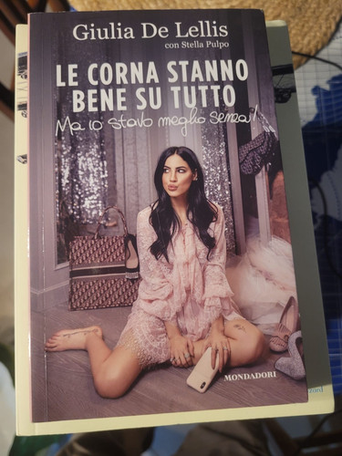 Corna stanno bene tutto - le,